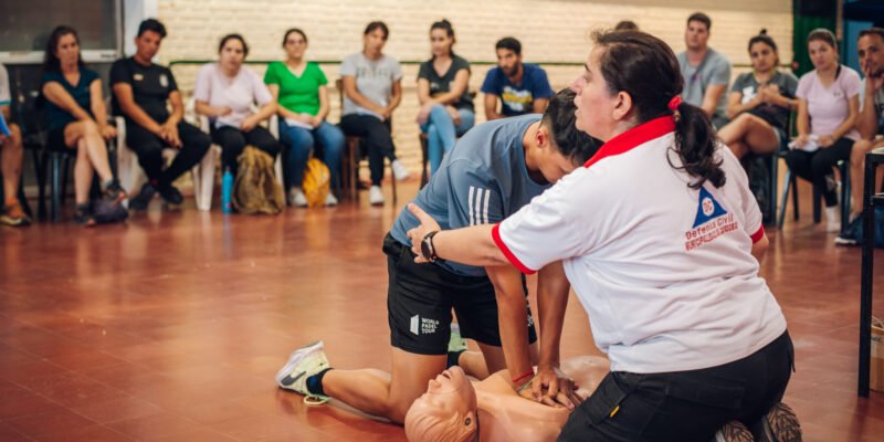 Se dicta capacitación gratuita para hacer RCP en el Polideportivo Municipal General Bustos