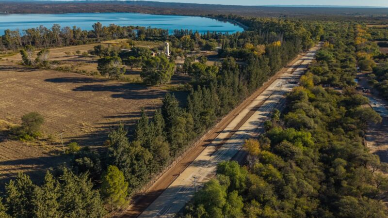 El Camino del Perilago de Cruz del Eje ya registra un avance del 35% y avanza la transformación del corredor turístico