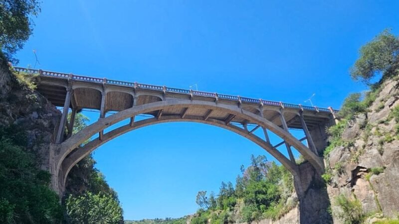 Este lunes comienza la restricción al tránsito por obras en el puente sobre el vertedero del Embalse Río Tercero
